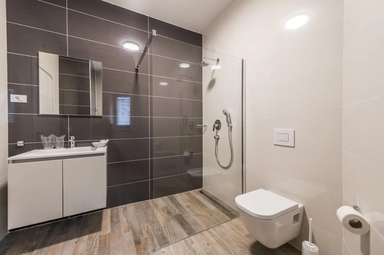 Contemporary Villa Nada With Pool And Sauna Tinjan