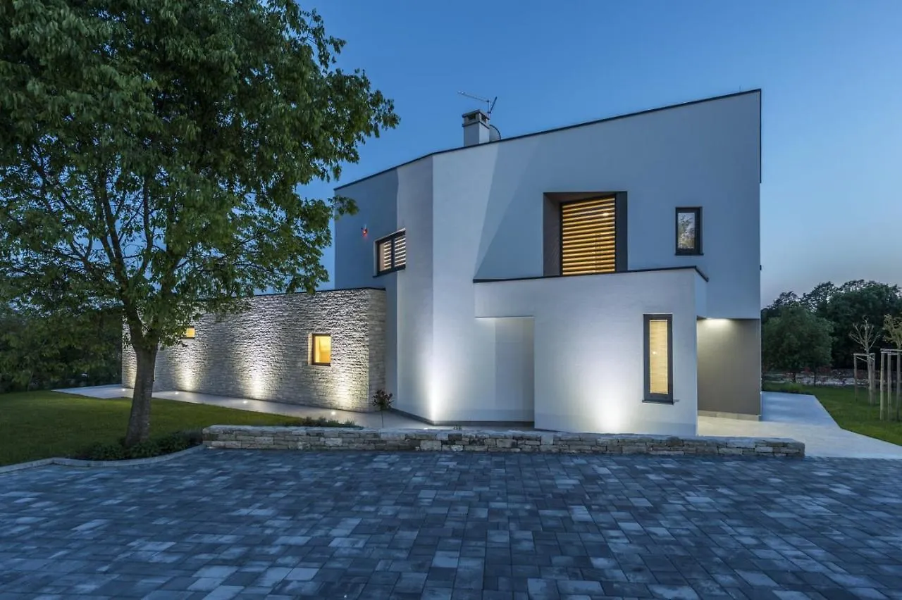 Contemporary Villa Nada With Pool And Sauna Tinjan