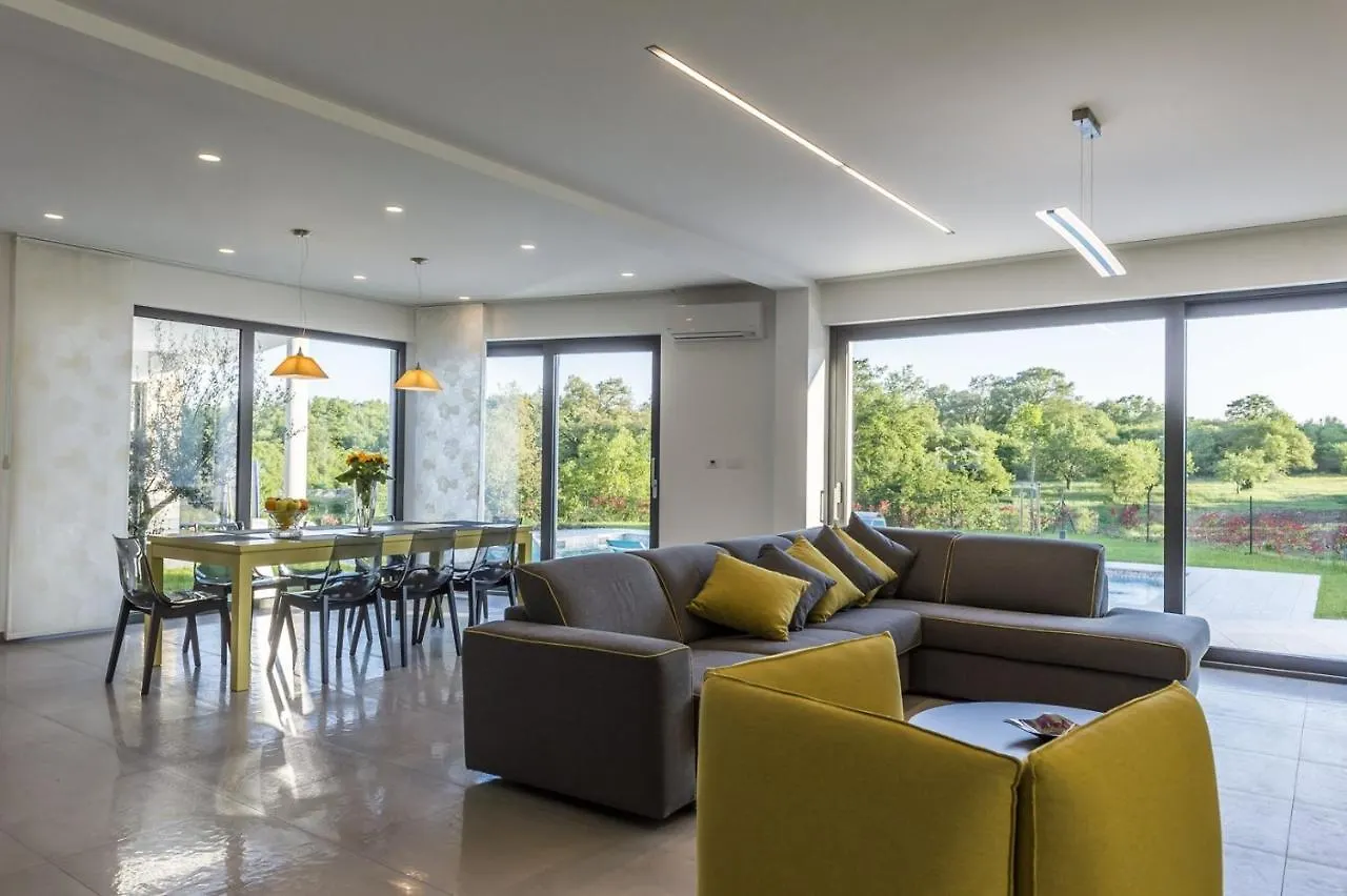 Contemporary Villa Nada With Pool And Sauna Tinjan