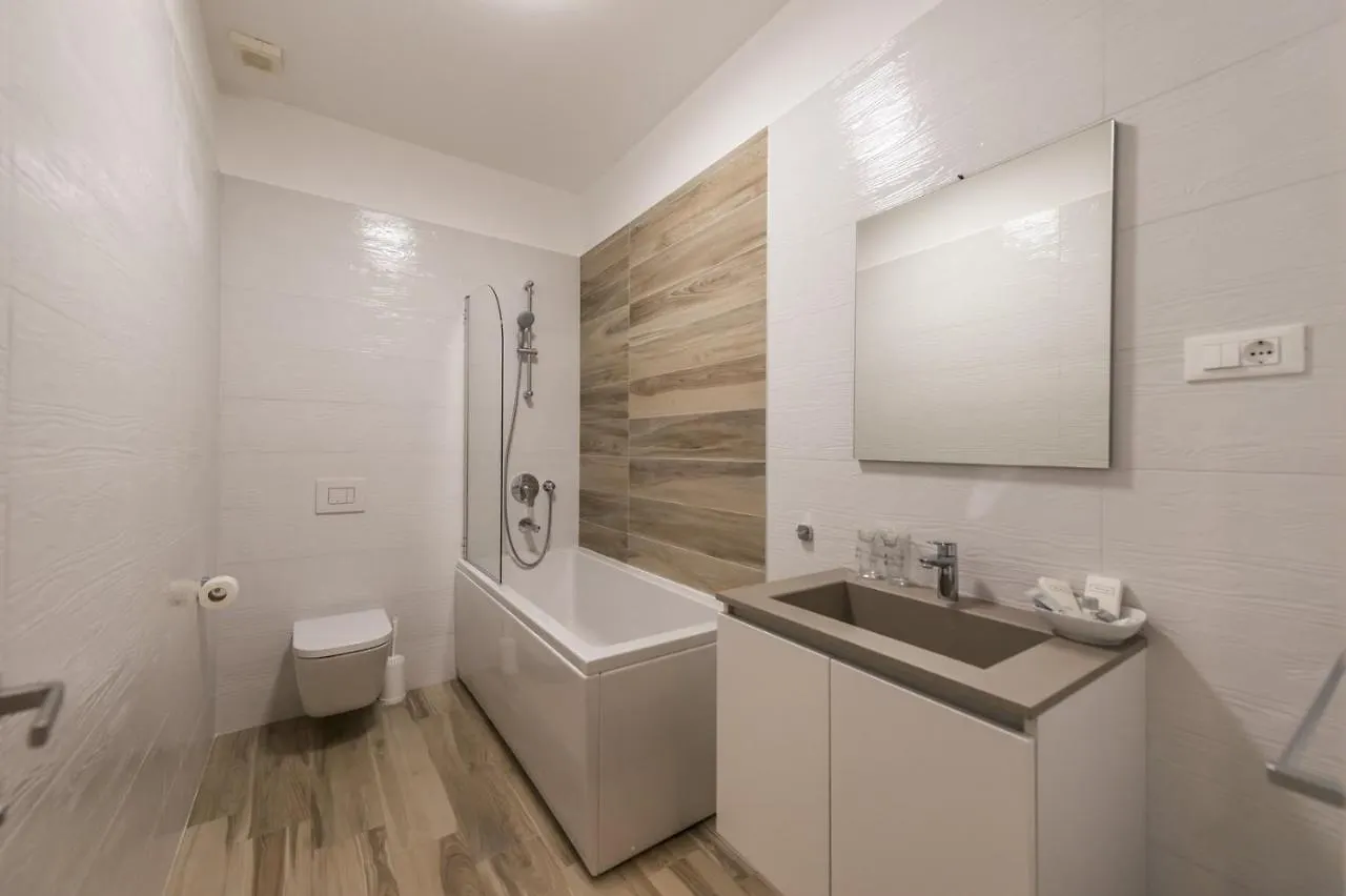 Contemporary Villa Nada With Pool And Sauna Tinjan