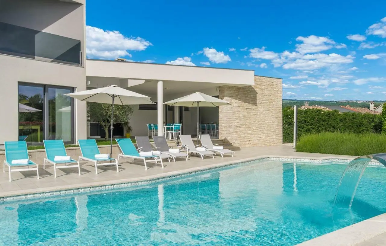 Contemporary Villa Nada With Pool And Sauna Tinjan
